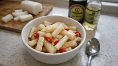 漬けるだけで15分。酢・醤油・唐辛子で作る「ポリポリ大根」即席漬け