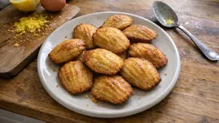 焦がしバターとレモンが香る、しっとりマドレーヌの作り方