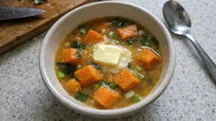 インスタントみそ汁にさつまいもとバターをプラス。ほっとする簡単アレンジ