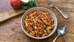 忙しい日の夕食にちょうどいい、鶏ひき肉のトマトパスタ