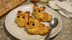 ころんと可愛い、オレンジ香るツレキ風うさぎパン—春に焼きたいギリシャ風のお菓子