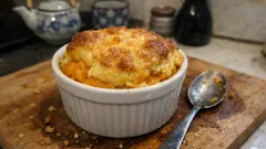 焼きたてがごちそう。チーズスフレにさつまいもピュレを合わせる、やさしい一皿