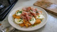 レンジで手軽に、かぼちゃのカプレーゼ。生ハムとモッツァレラで華やかな前菜