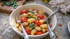 天板ひとつで20分、生ニョッキとミニトマトのオーブン焼き