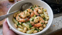 フェンネルは焼くとこんなに甘い。えびと豆を白ワインでまとめる簡単フライパンレシピ