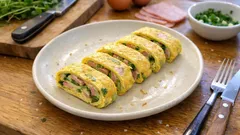 豆苗とハムでいつもの玉子焼きが変わる、朝にもお弁当にも便利な簡単レシピ