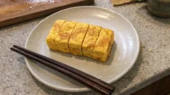 玉子焼き器なしでここまできれいに。丸いフライパンで作る四角い玉子焼き