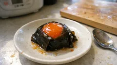 卵黄と塩昆布だけで完成。ねっとり濃厚な「卵黄の塩昆布漬け」