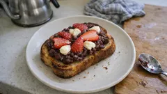 いちごとあんこで少し特別に。朝にうれしいあんバタートースト